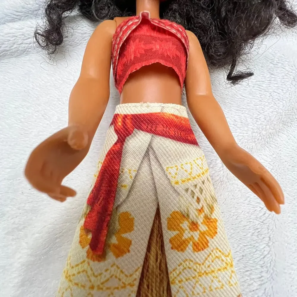 2015 Hasbro Moana Doll – 10” Tall, Good Condition, Messy‎ Hair